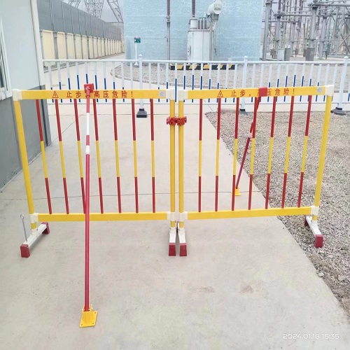 Fiberglass telescopic fence